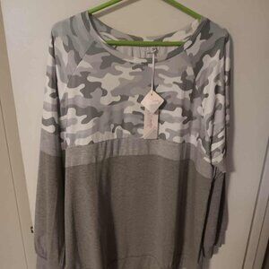 Woman's grey camouflage top  new with tag 3X